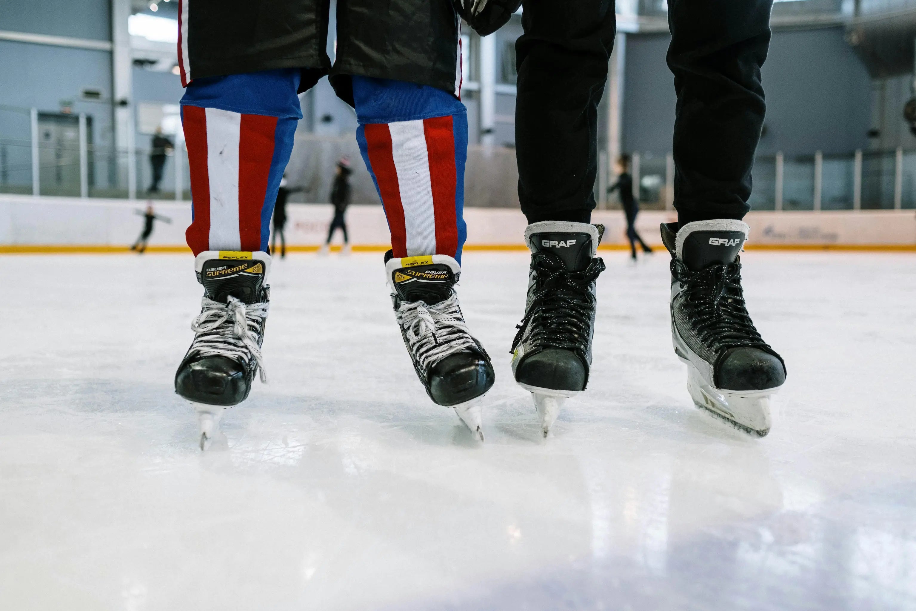 Schlittschuhe für regelmäßige Eishockeyspieler - Darauf musst du achten