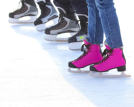 Schlittschuhe auf dem Eis